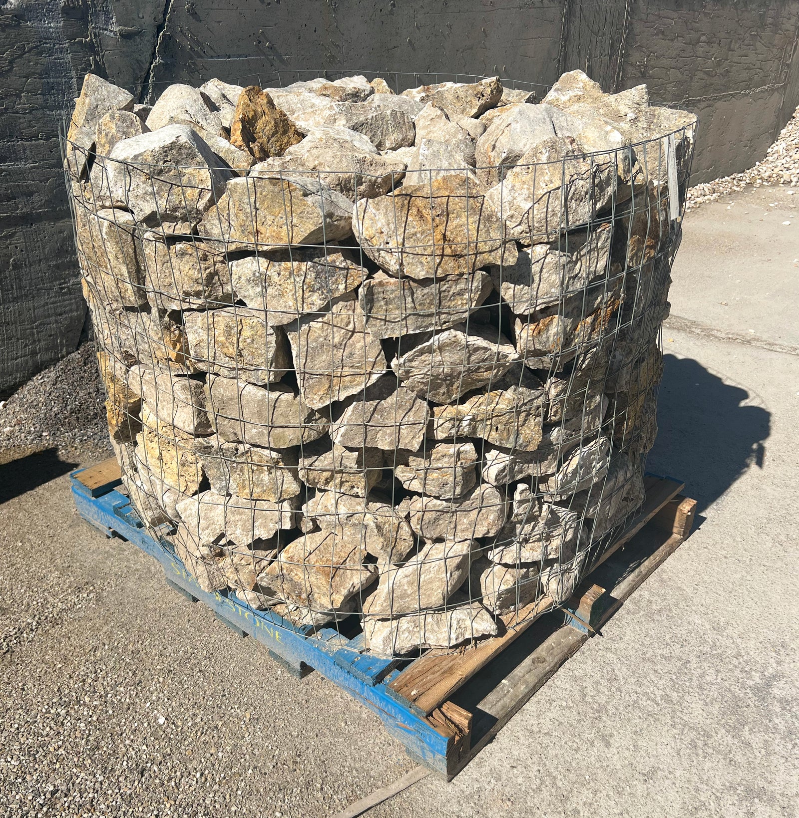 Honey Crest Travertine 5–12" Rubble (Palletized)