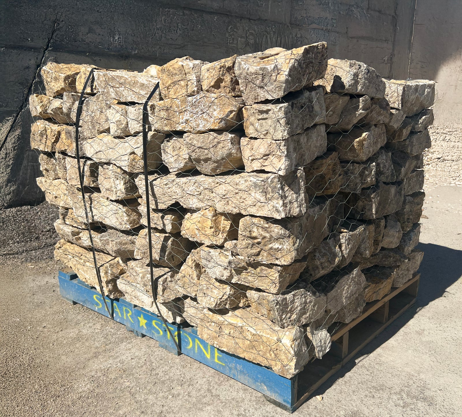 Honey Crest Travertine – 4"x4" Guillotine Stone