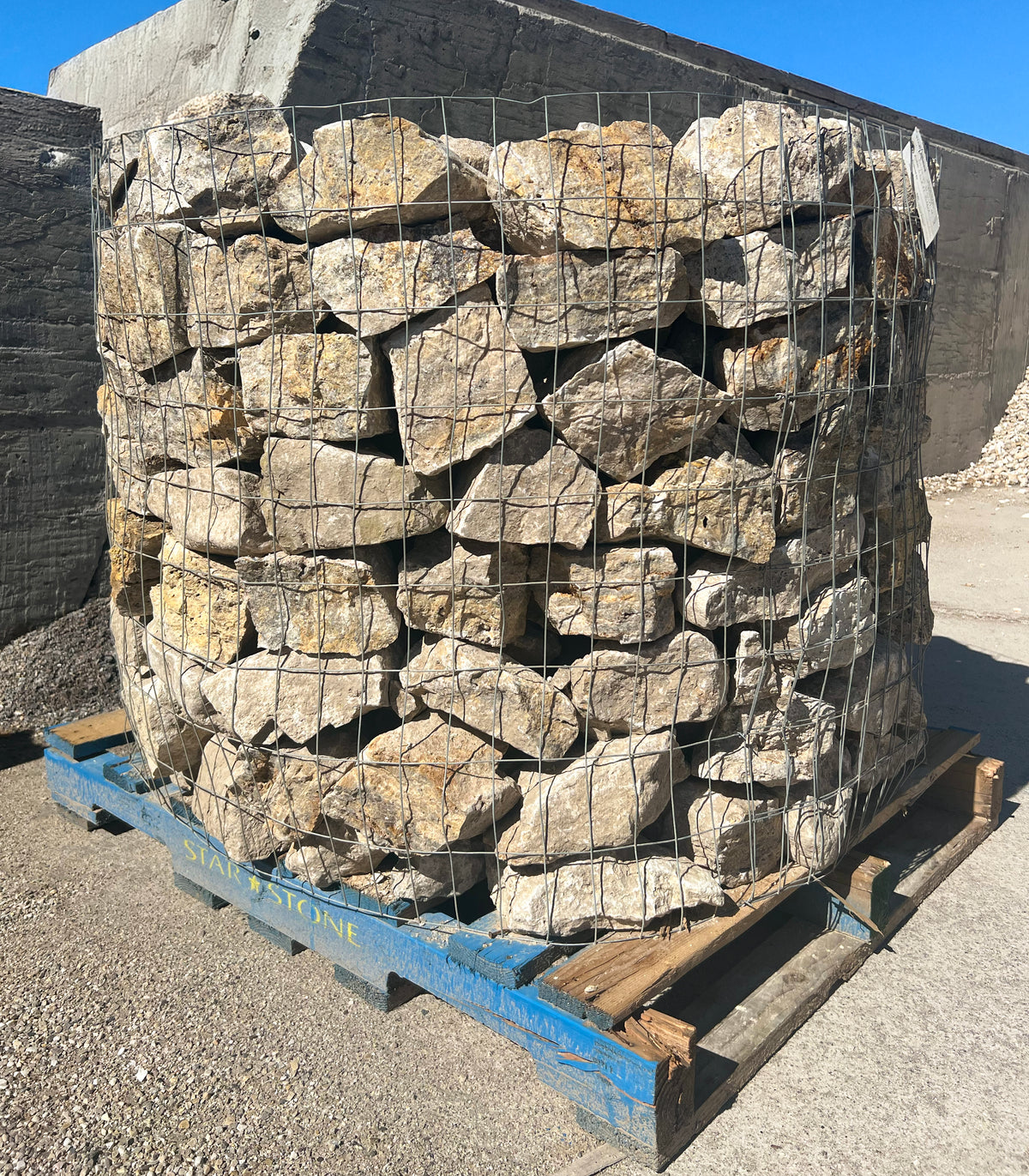 Honey Crest Travertine 5–12" Rubble (Palletized)