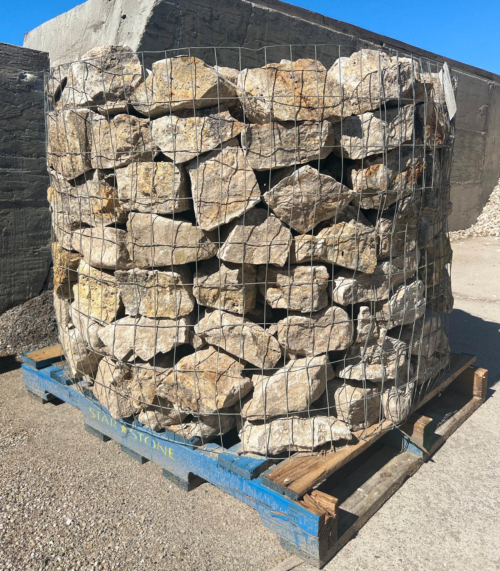 Honey Crest Travertine 5–12" Rubble (Palletized)